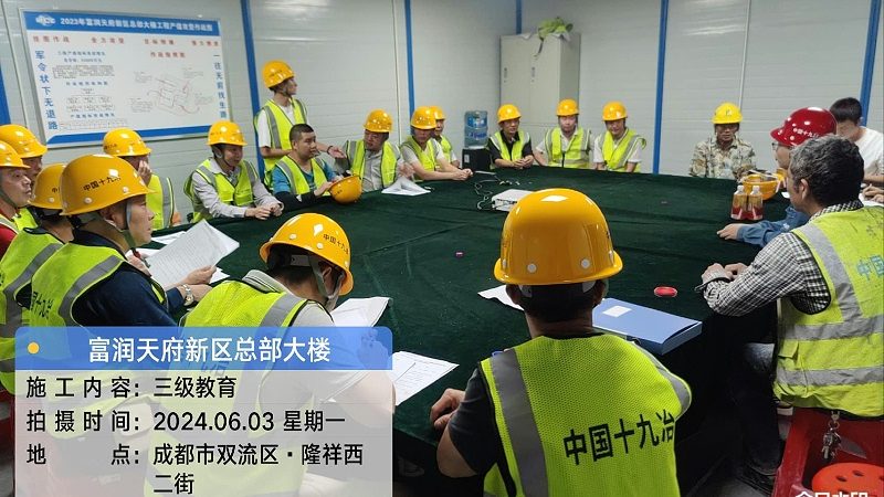 瑜伽教练培训课程通常包括以下几个方面：