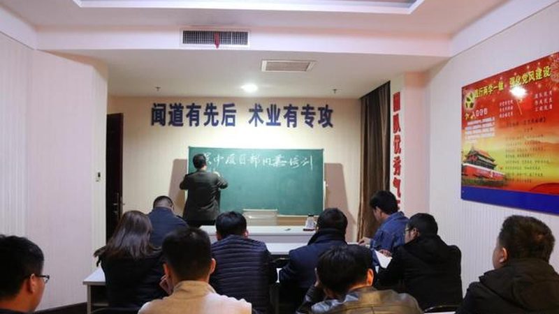 电工证含金量较高，具有广泛的市场需求。在报考时，要关注以下几点：